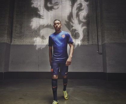 开云·体育官网APP下载-《ApexLegends》“极夜风暴”地图上线，战术无限变化！