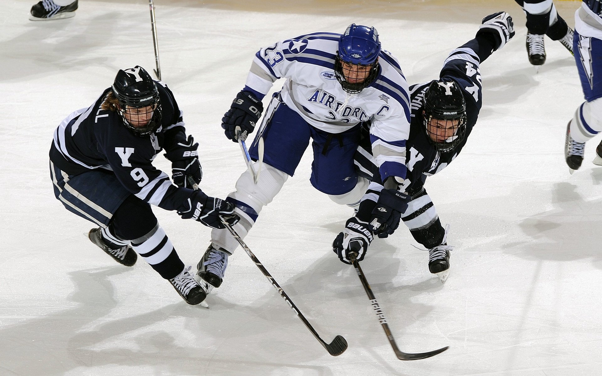 自行车联赛冲刺阶段竞争白热化，分秒必争，自行车比赛